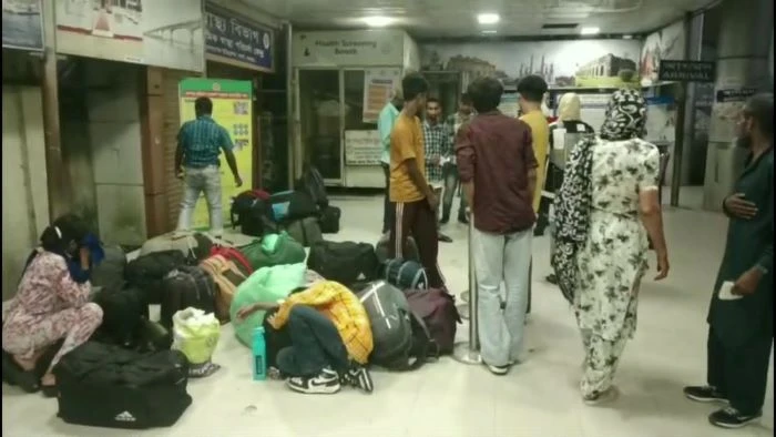 ভারতে পাচার হওয়া ১৪ বাংলাদেশিকে বেনাপোল দিয়ে ফেরত পাঠাল ভারত